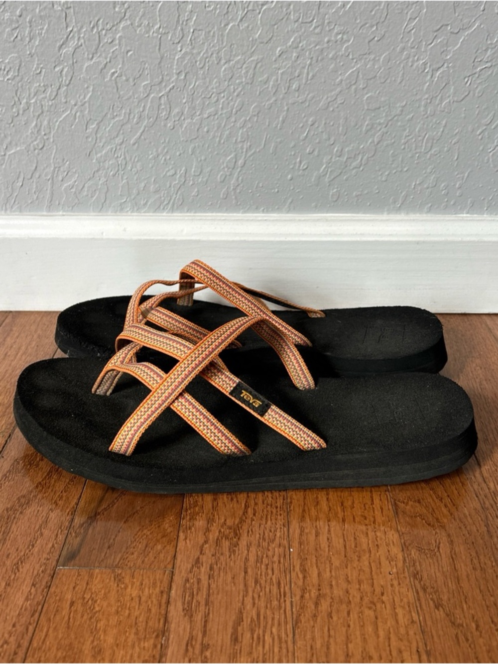 Teva Olawahu Thong Sandals Flip Flops Women’s Size 10 Orange